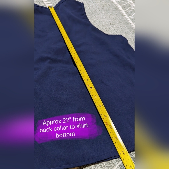 🎉 Vintage, fits like a small, tank blouse, comfy and flowy material in navy - Picture 9 of 9